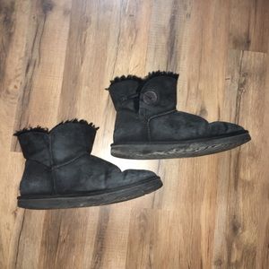 UGG Mini Bailey Button